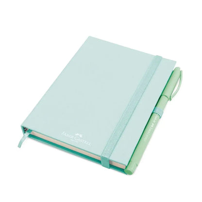 Set Mini Libreta Dibujo Verde Pastel + Pluma Faber Castell - Faber Castell - detalle