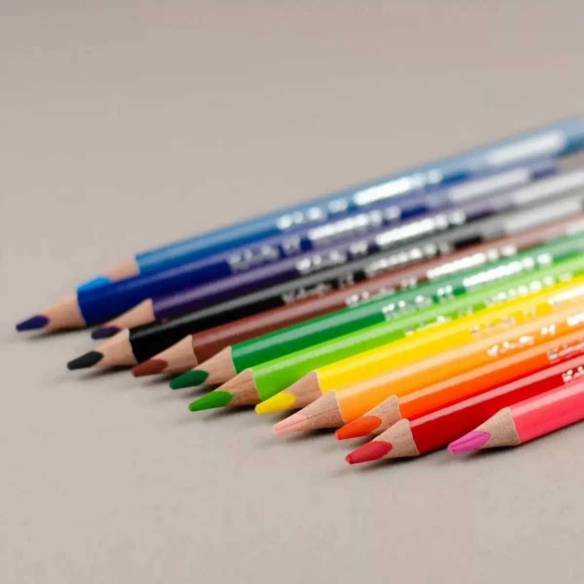 12 Colores Triangulares Jumbo Kores Punta 5mm + Sacapuntas - Kronaline - empaque
