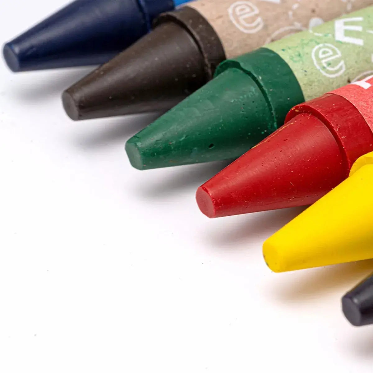 28 Crayones Redondos Cera Jumbo Bote Pelicrayones Pelikan - Pelikan - vista lateral