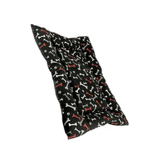 Colchoneta Para Mascotas 100X80 Grande De color Negro con figuras de Huesos y Huellas AKSI PETIT - Aksi - vista lateral