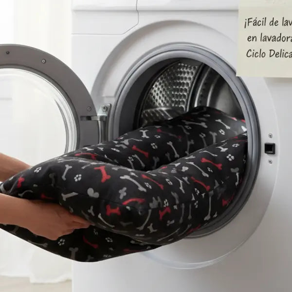 Colchoneta Para Mascotas 100X80 Grande De color Negro con figuras de Huesos y Huellas AKSI PETIT - Aksi