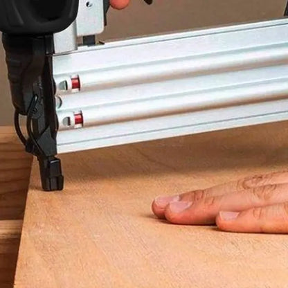 Clavadora inalámbrica 20V - 2 Ah, Cargador rápido - Línea SWITCH Profesional Aksi - Aksi - detalle